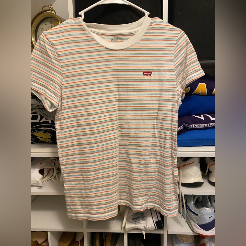 Levi’s multicolored fitted tee